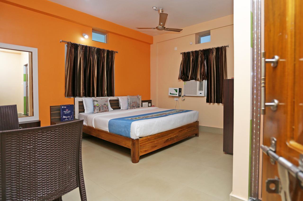 فندق بوريفي  Krishna Residency المظهر الخارجي الصورة