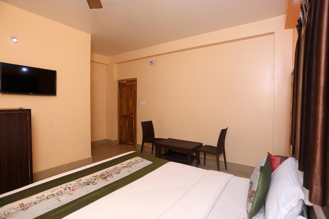 فندق بوريفي  Krishna Residency المظهر الخارجي الصورة