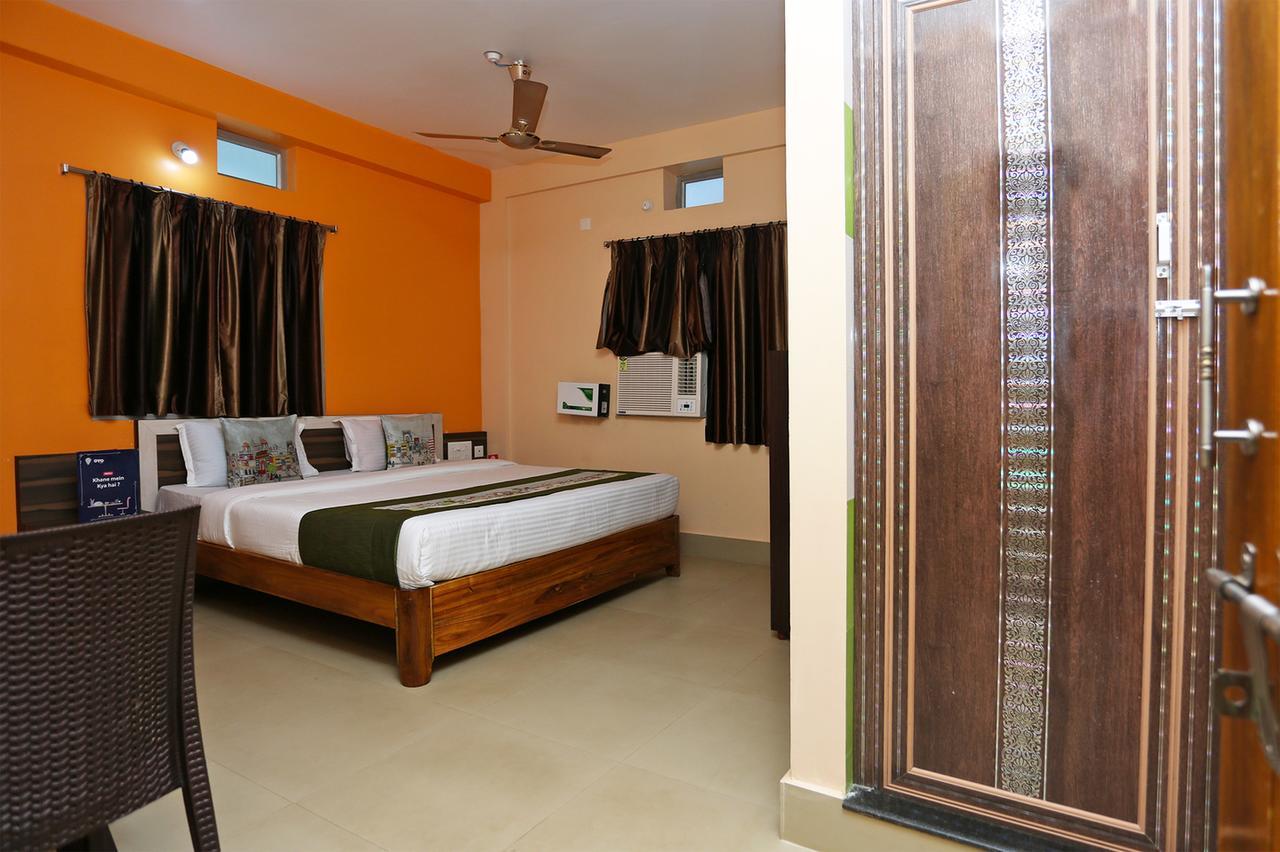 فندق بوريفي  Krishna Residency المظهر الخارجي الصورة