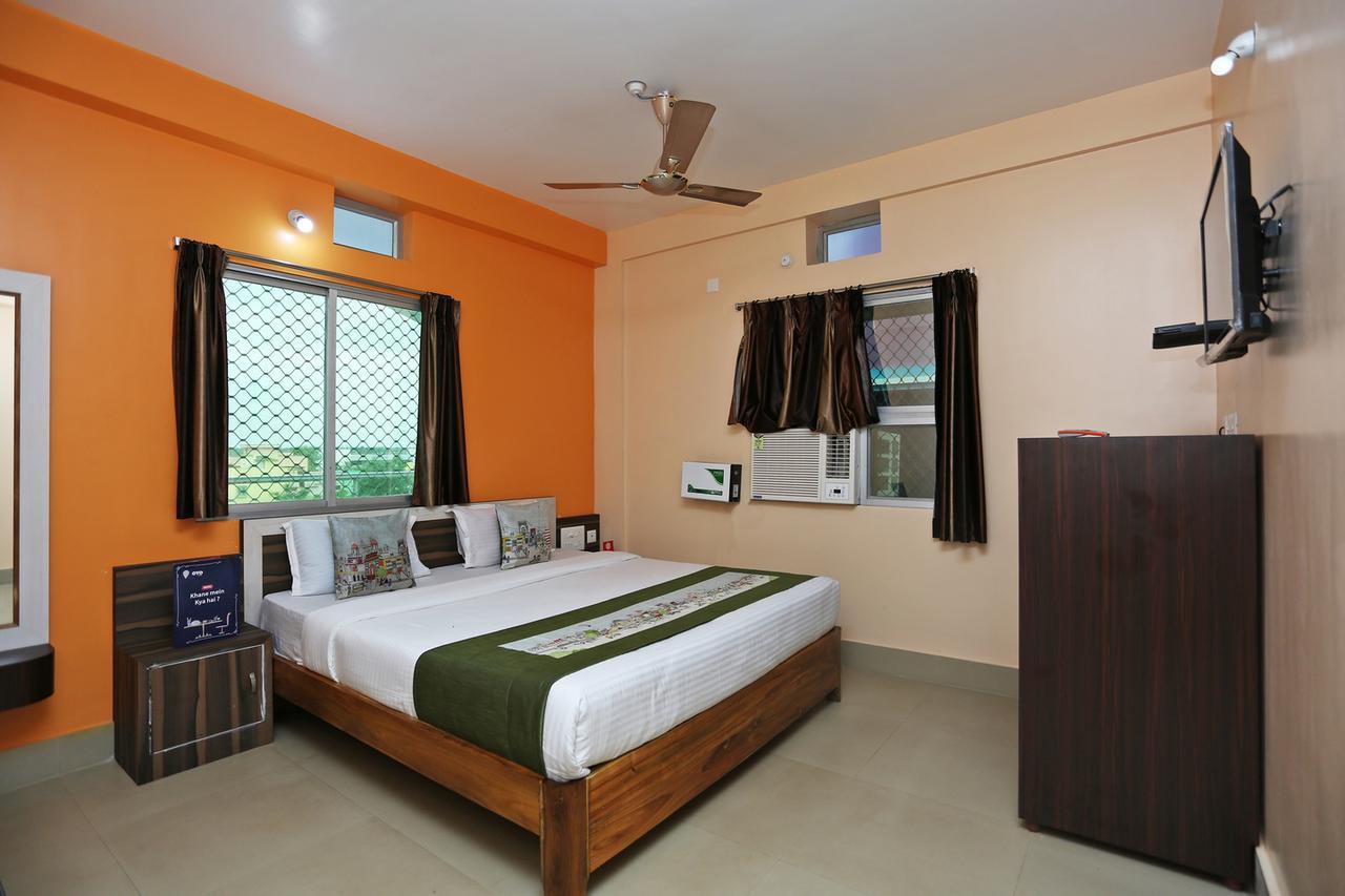 فندق بوريفي  Krishna Residency المظهر الخارجي الصورة